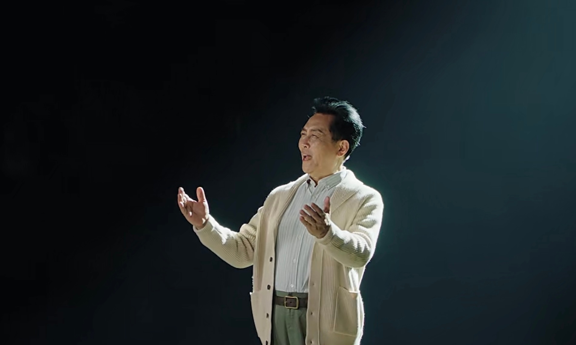 《奔跑的中国车》这短片深蓝的格局完全打开了，致敬中国汽车的发展历程，更表现出一同