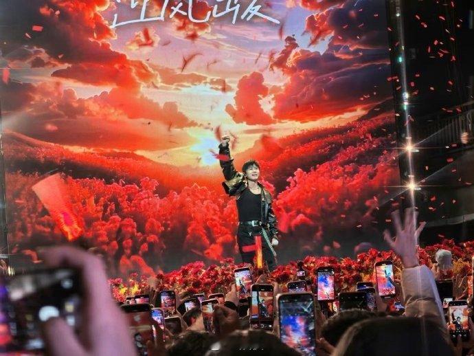 张杰暴风少年演唱会首唱张杰成都演唱会 十三年逆战情怀延续！杰哥成都开唱解锁《暴风