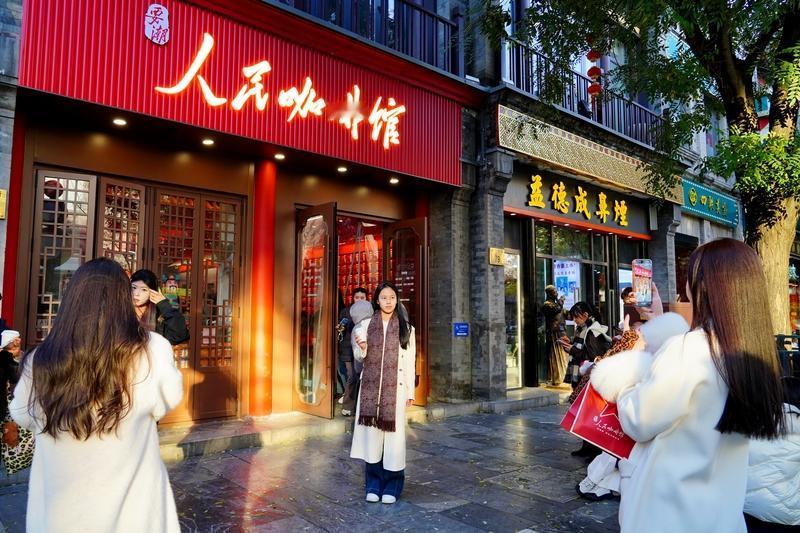 毛泽东：为什么我的眼里常含泪水❓因为我对这人民爱🉐深沉❗