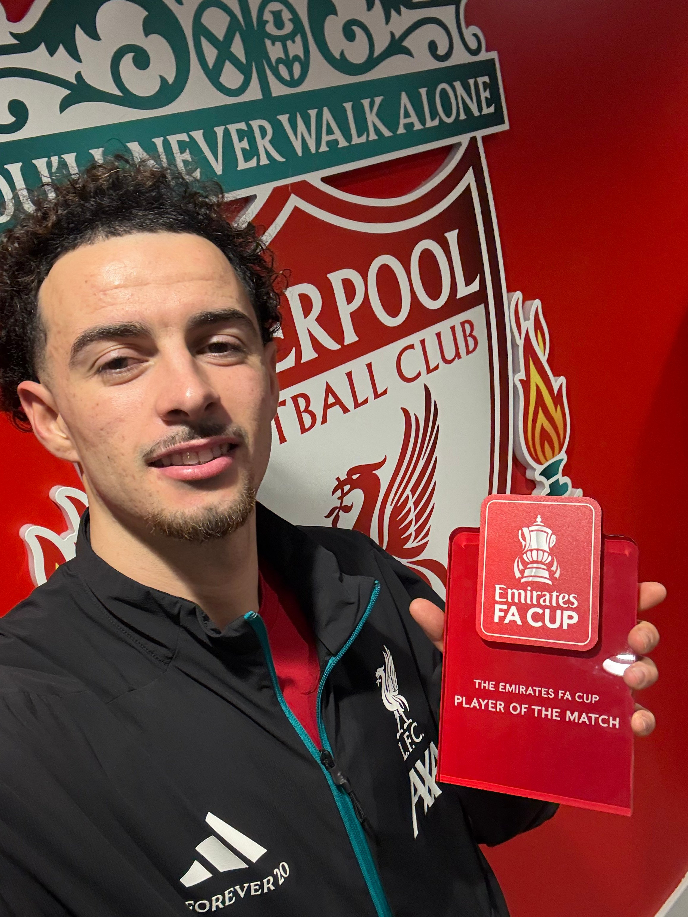 琼祖：我辈修士（休斯）以大道为引，以初心为刃，斩尽虚妄，一咒可破！ 