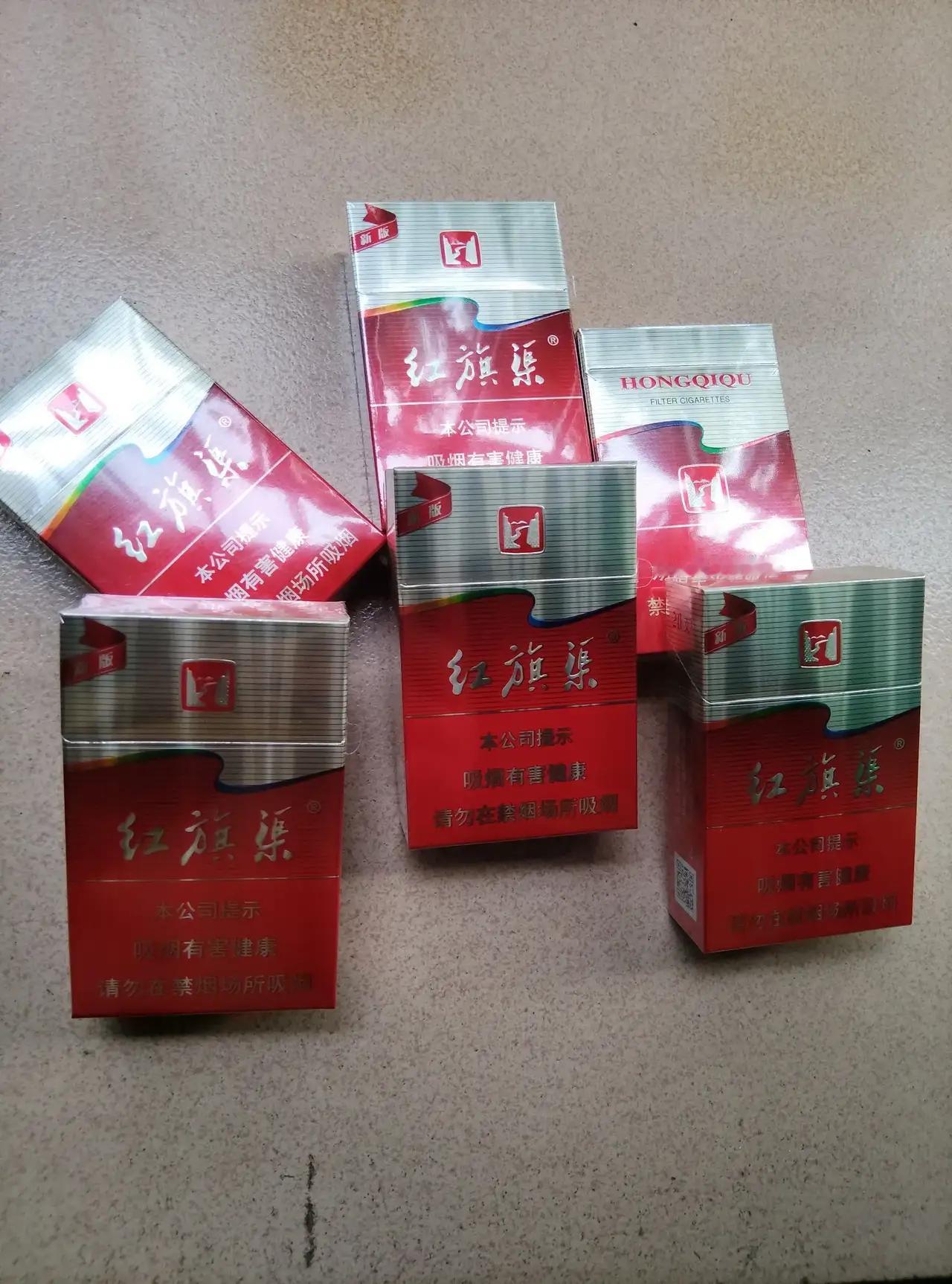 小区临街不到一百米，有三四家小卖铺，都有香烟卖。可是每家商铺的香烟，价格不尽相同