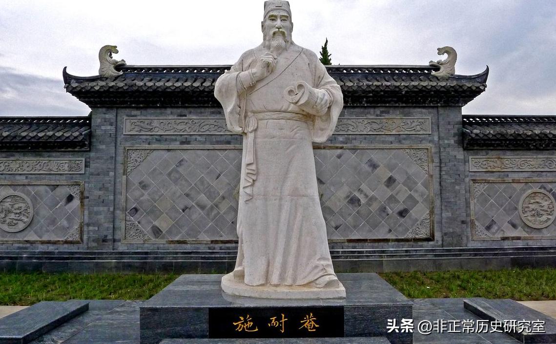施耐庵是兴化人这事，纯属施家人自己编的。

而施家人唯一能拿出的证据，就是一本自