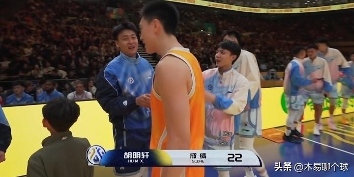 广东男篮收获三大喜讯：徐杰MVP！
CBA全明星周末，CBA三分大赛比赛中胡明轩