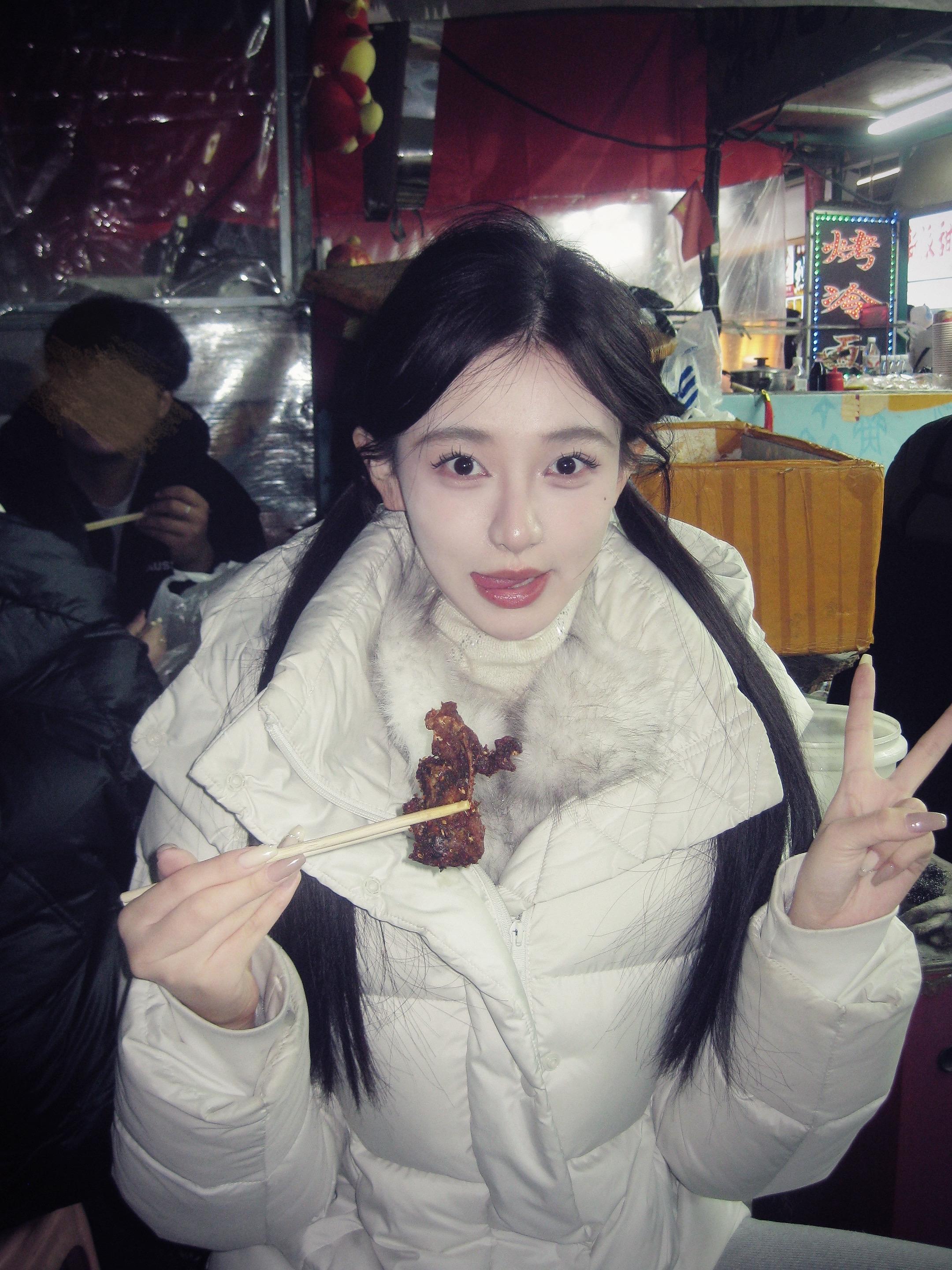 我始终认为 这世上的汤汤粉粉 六点的早饭 傍晚的晚饭和凌晨的宵夜   ...