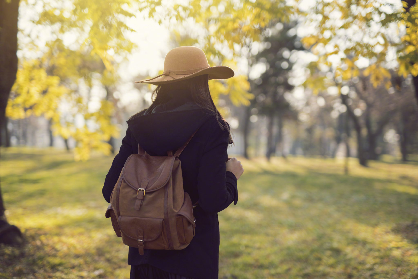 你必须内心丰富，才能摆脱这些表面的相似。煲汤比写诗重要，自己的手艺比男人重要，头