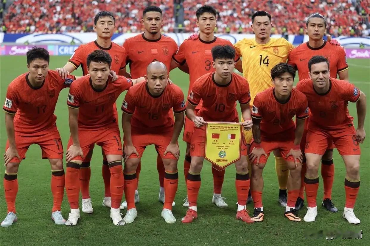 目前中国足球最需要做的是什么?
中国足球最需彻底重建青训体系。摒弃急功近利，建立