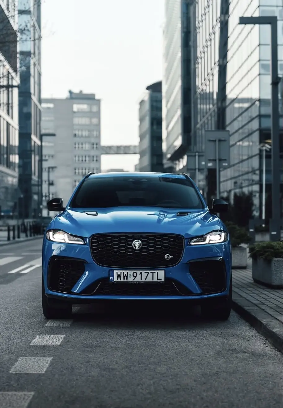 Jaguar F-PACE SVR。