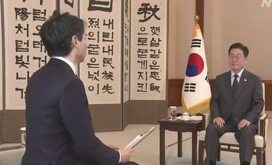 温情牌背后藏玄机！日韩首脑会谈前夕，日本首相高市早苗在社交平台温情发文详细讲述了