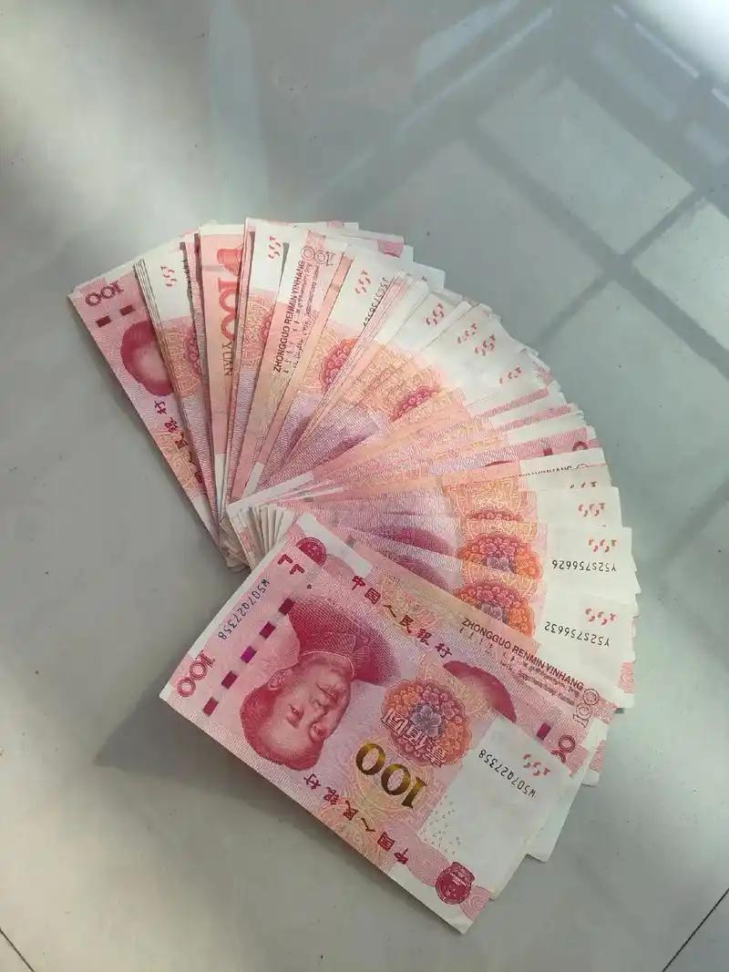 普通人存款新标准：

一、25岁存款 5万
二、26岁存款 7万
三、27岁存款