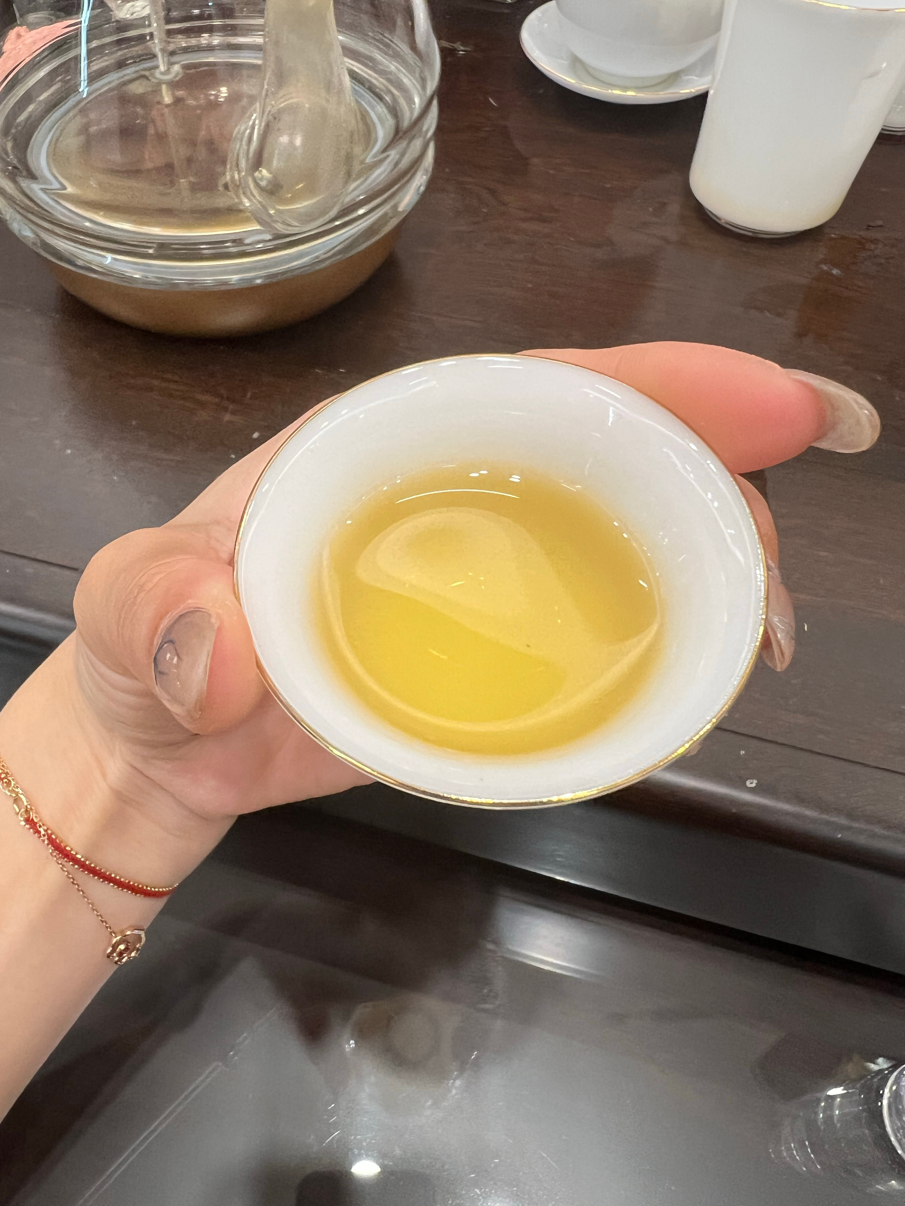 这种入口润滑爽口的100度黄米酒 平时也不喝 就是想被王嘉尔回复但没被回复的时候