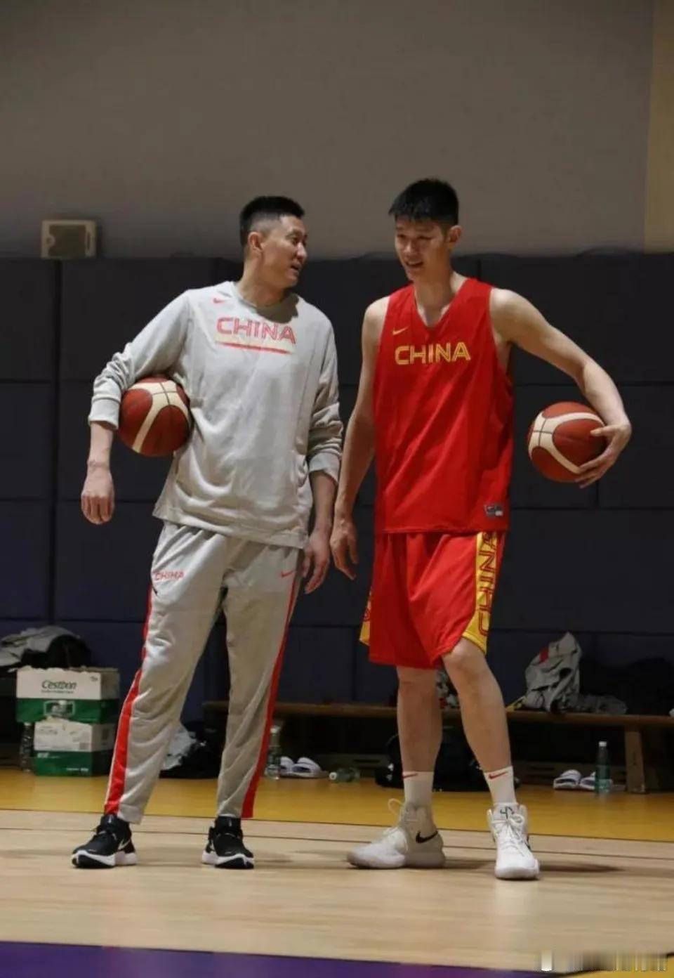 新疆男篮若想夺冠必须请回这三个新疆人！

让新疆人杜锋当主教练，顺便把爱徒胡明轩