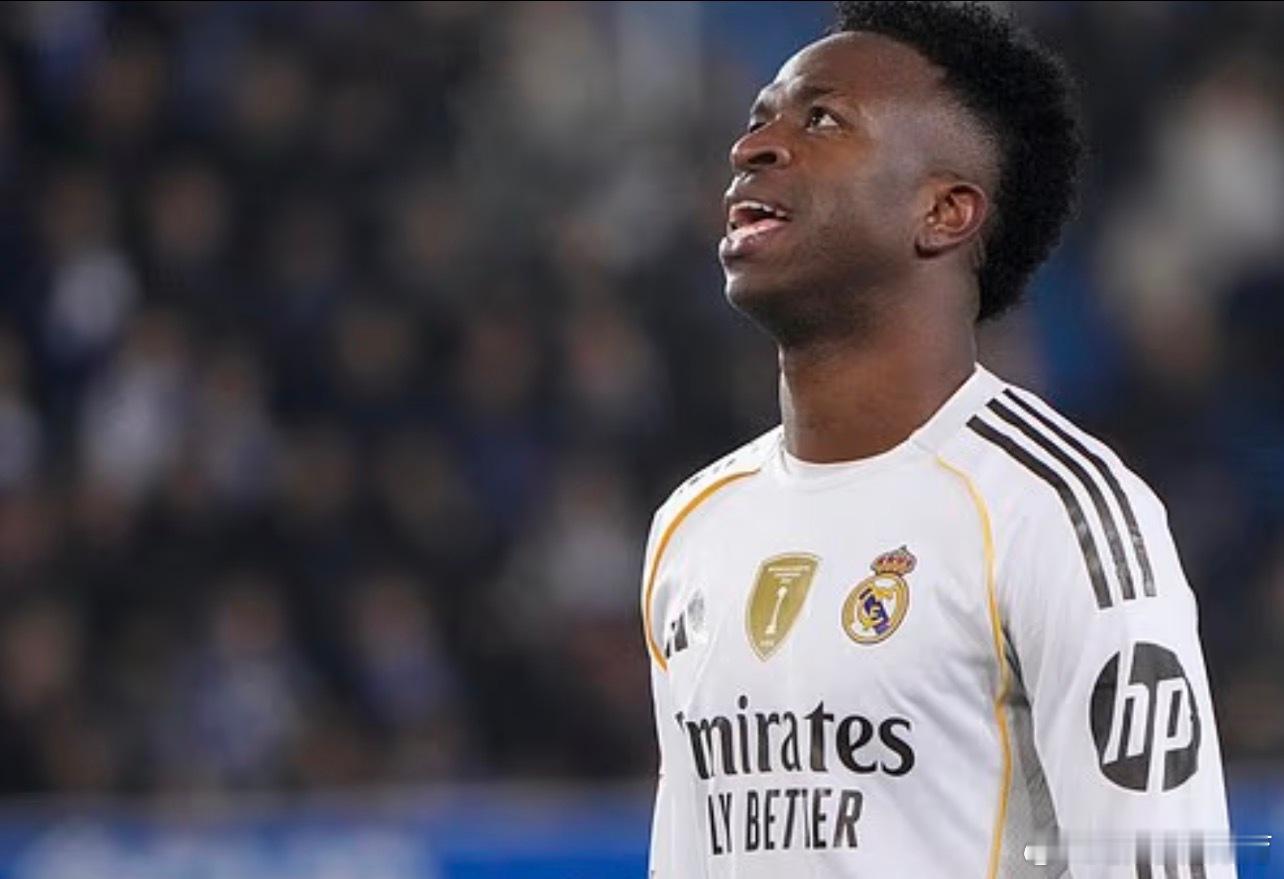 维尼修斯在伯纳乌遭遇嘘声后，通过社媒发布动态，宣布自己前往迪拜，这引发了欧洲媒体