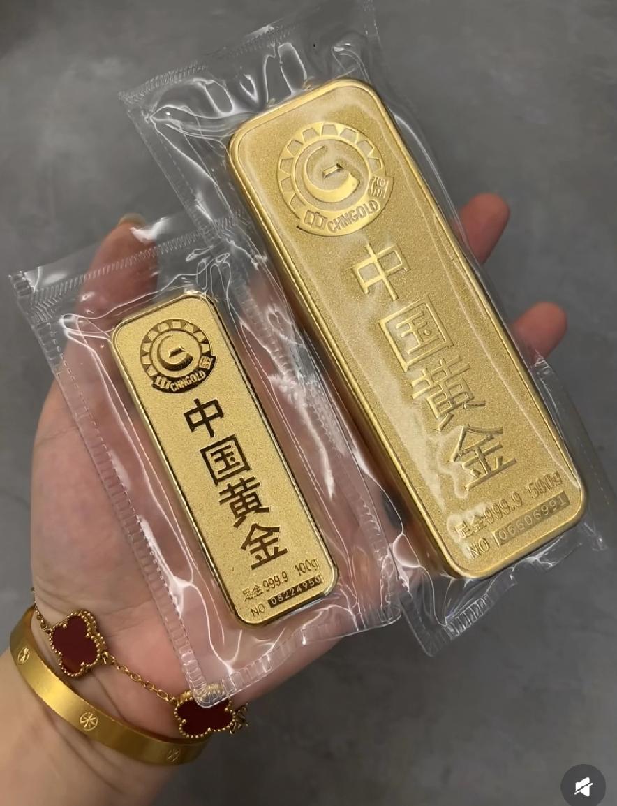 看了今天的金价，
气的我血压直接飙升了，
7月17日金价从887跌至882，区区