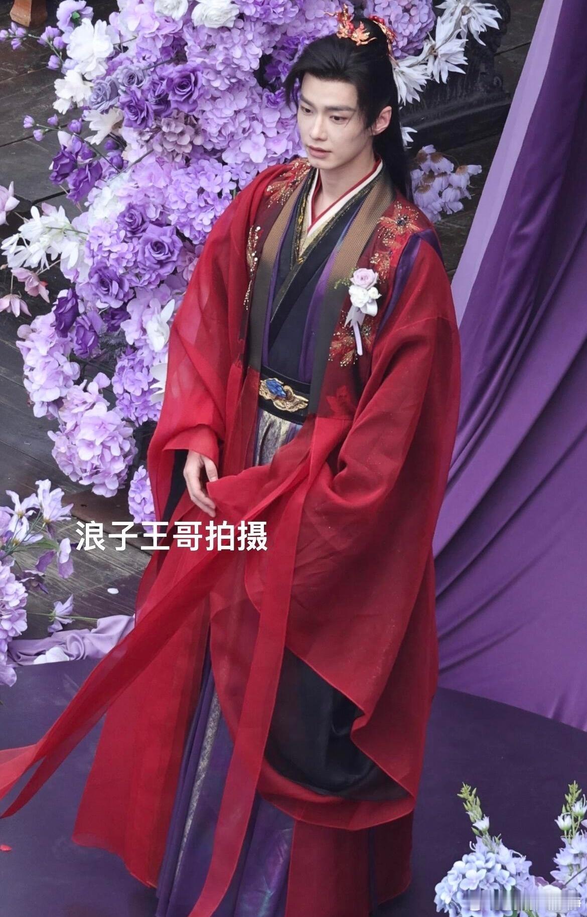 李兰迪何与在古装剧办现代婚礼 紫色主题婚礼的场景布置十分惊艳，游戏建模的质感很到