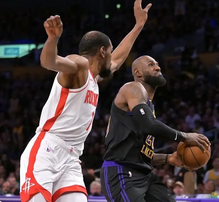 杜兰特9失误难救主！火箭94:101再输湖人，赛后有5个坏消息:
 
一、申京彻