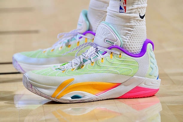 今日NBA球员球鞋上脚精选：索汉 李宁 空袭 12 淬炼CJ-麦科勒姆 李宁 C