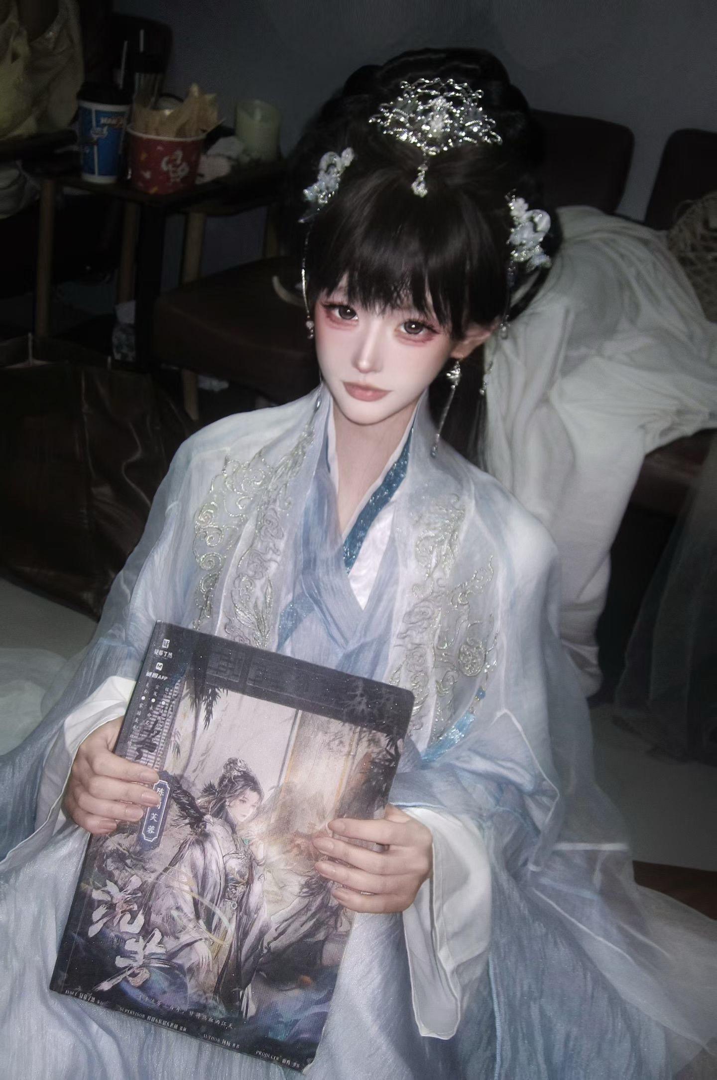 我是江阴的芙蓉 是陈明遇的亲生女儿。