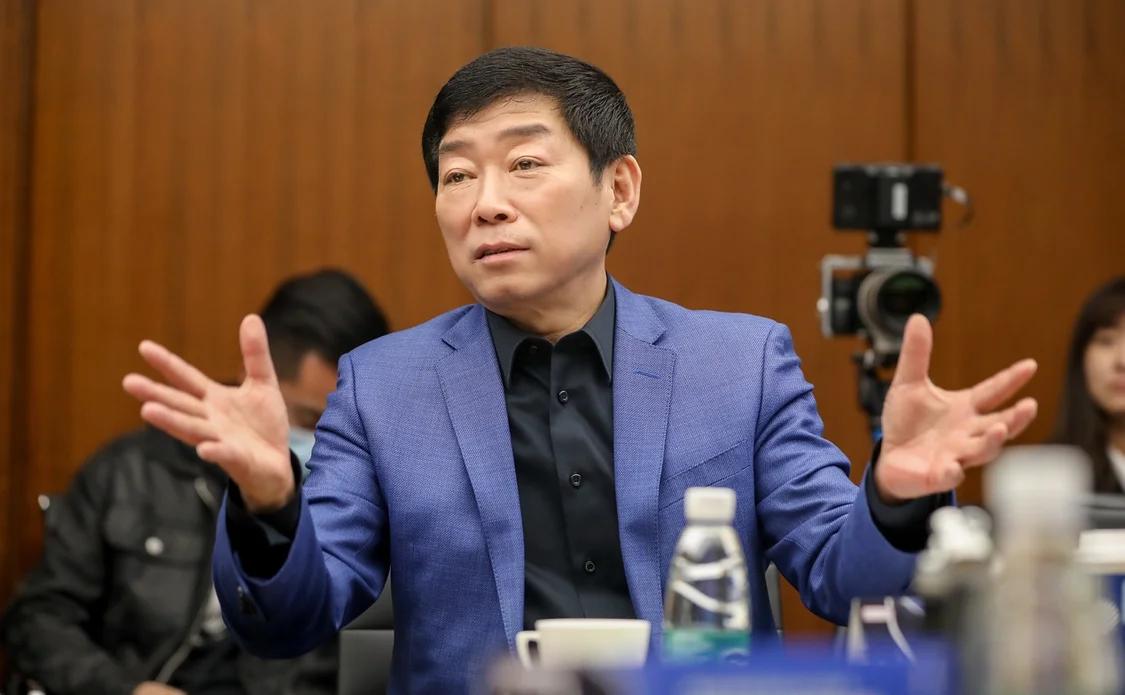 在长城汽车的一场新车发布会上，董事长魏建军公开炮轰当下流行的一体化压铸技术，直言