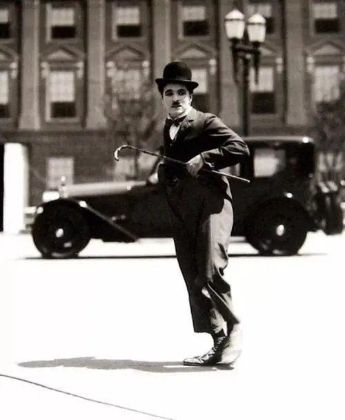 当我真正开始爱自己，我才认识到，所有的痛苦和情感的折磨，都只是在警告我：我的生活