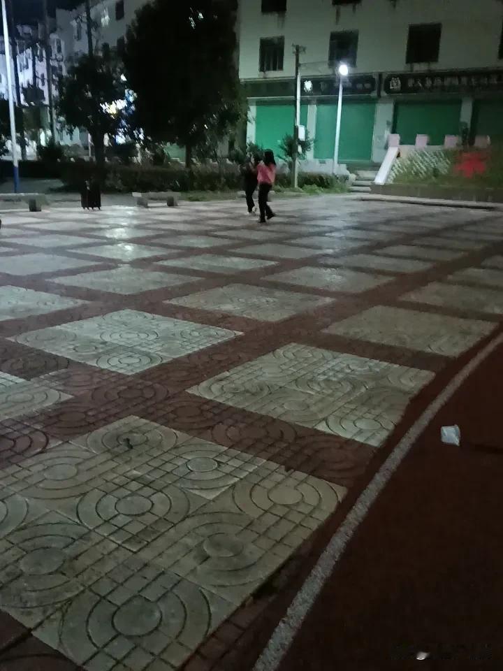 每天跳广场舞好不好?我观点，有条件的还是可以每天跳跳广场舞，广场舞不要求要跳的多