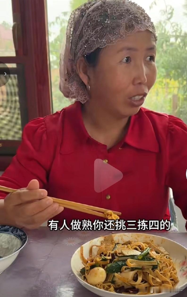 阿蛋哥就应该支持阿蛋嫂开个服装店，看他们那边好几个网红去买衣服，那衣服看着也不是