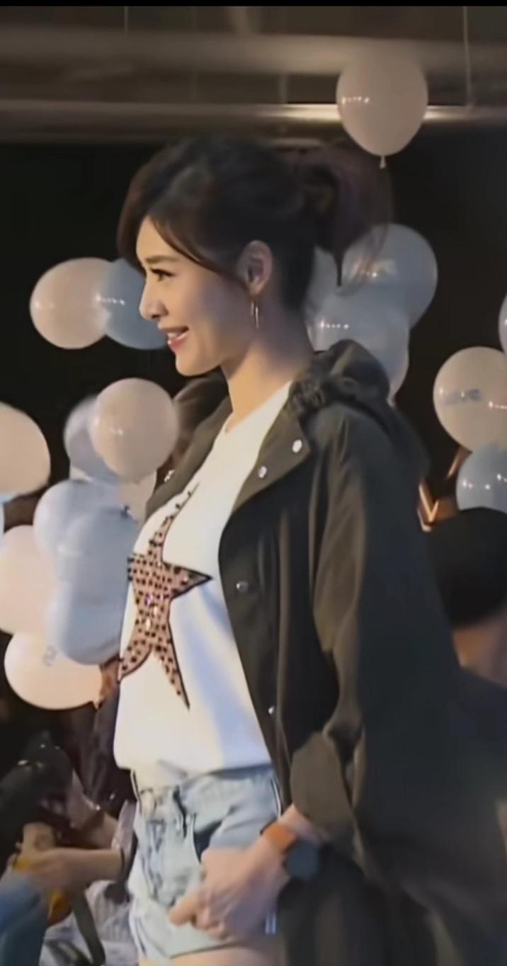 台湾冻龄女神，55岁女演员、歌手苏慧伦这侧颜真的太美啦，婉若青春美少女，惊艳了时