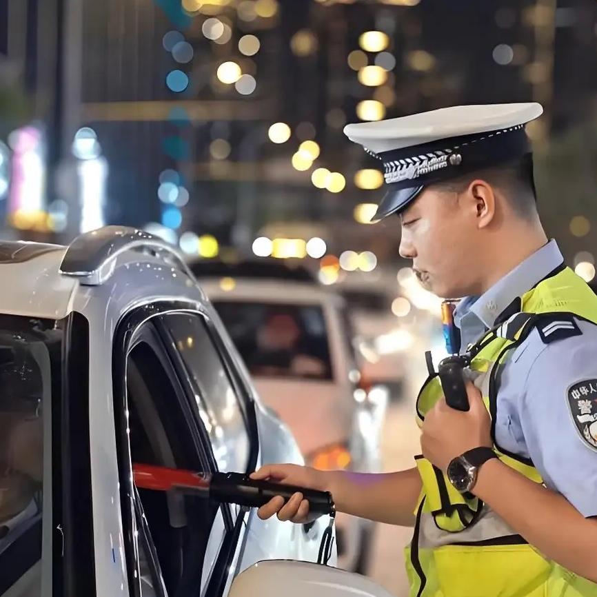 这男子酒驾被拦后的回答，简直让人惊掉下巴！交警拦下他问喝了多少，他大剌剌地说：“