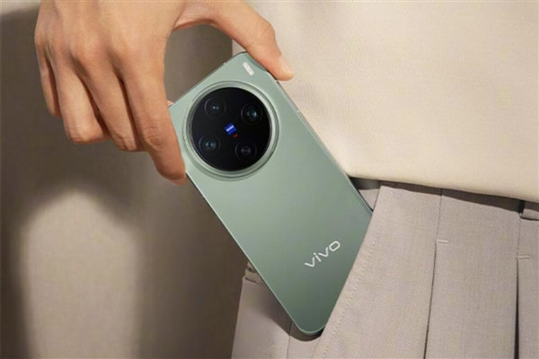 vivo X300系列已经备案大杯型号是V2502A/V2502DA，支持卫星通