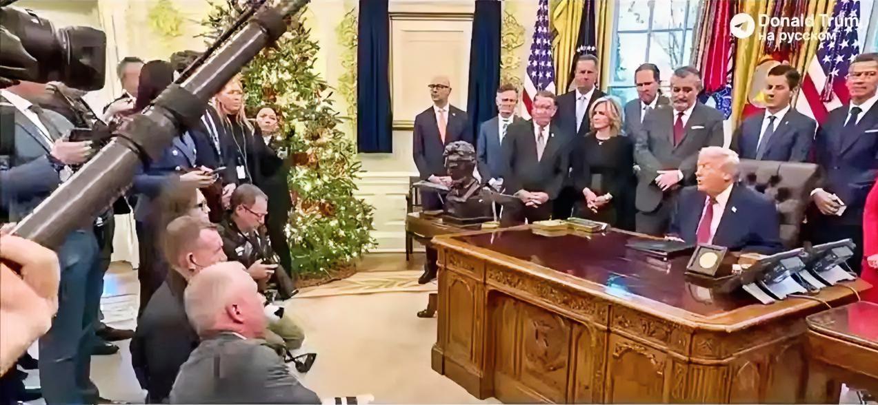 我二月份就敦促泽连斯基实现和平，但他拒绝了，现在乌克兰面临"很多"不利因素﹣﹣特