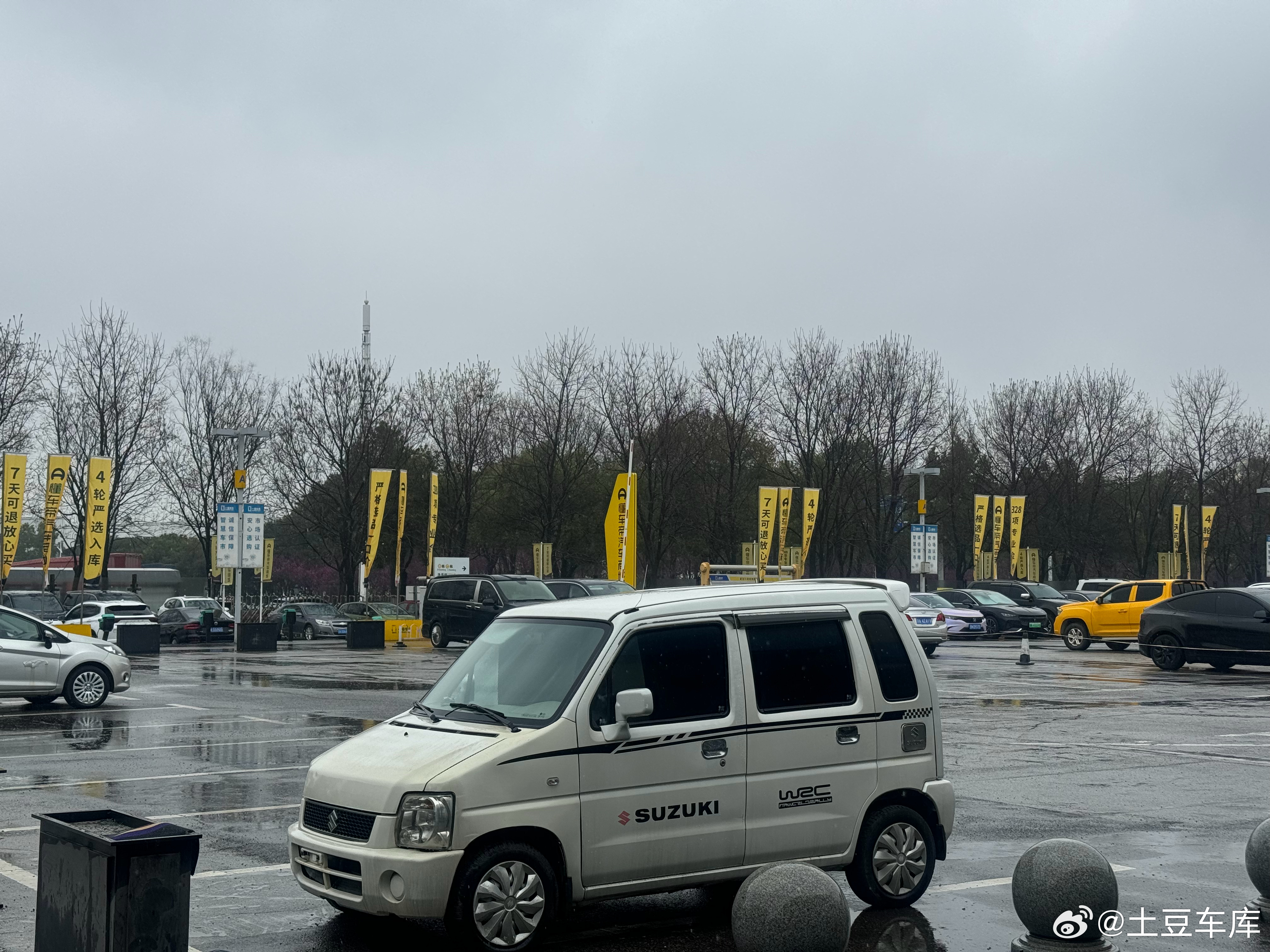 我的镇店之宝今天要挪走了市场把广场车位租出去了这车停放时间太长现在动不了 停坏了