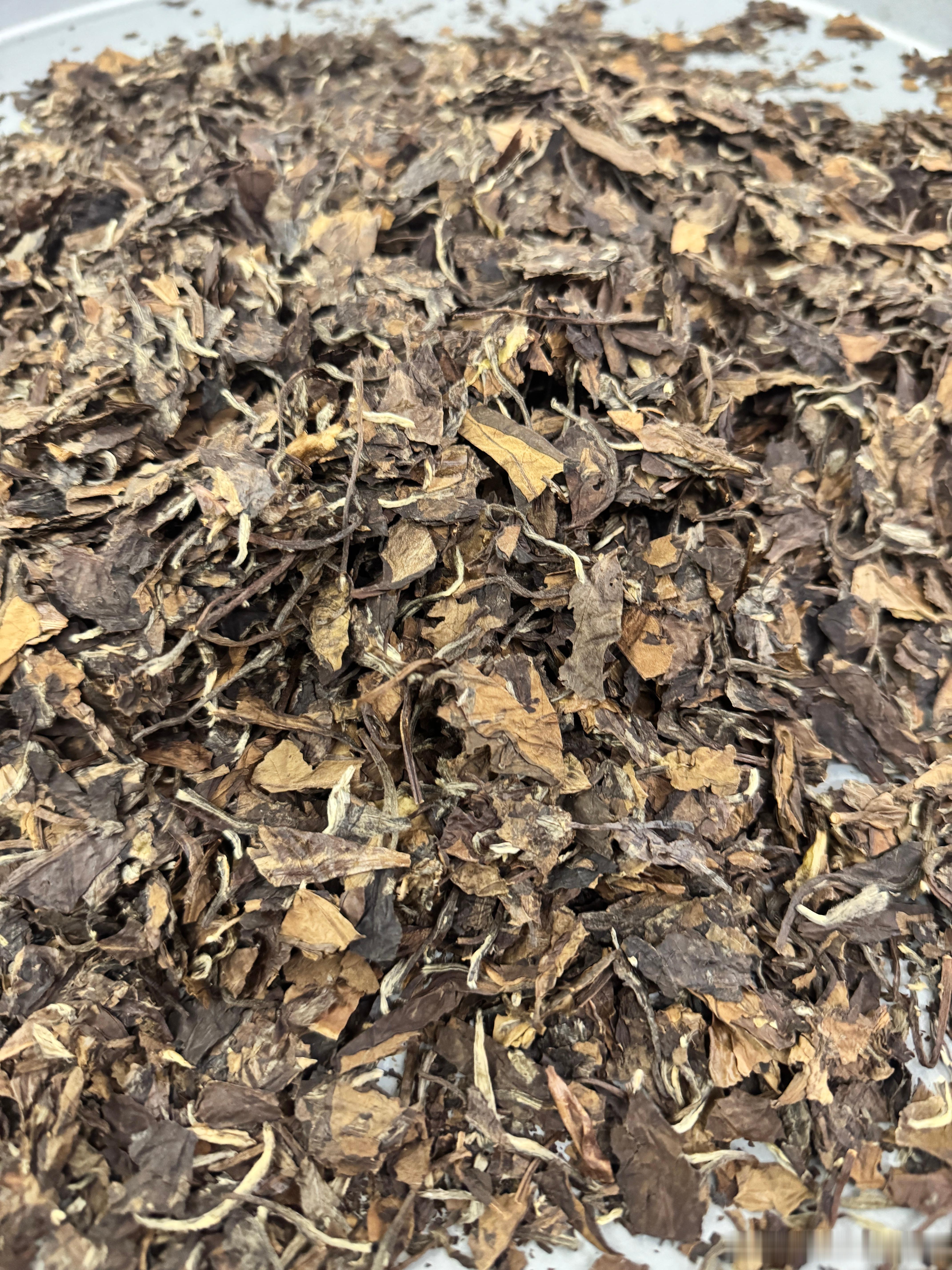 来个喝茶聊天的，说股票亏死了，买的存储芯片，赚了一倍多没走，然后到现在亏本金都亏