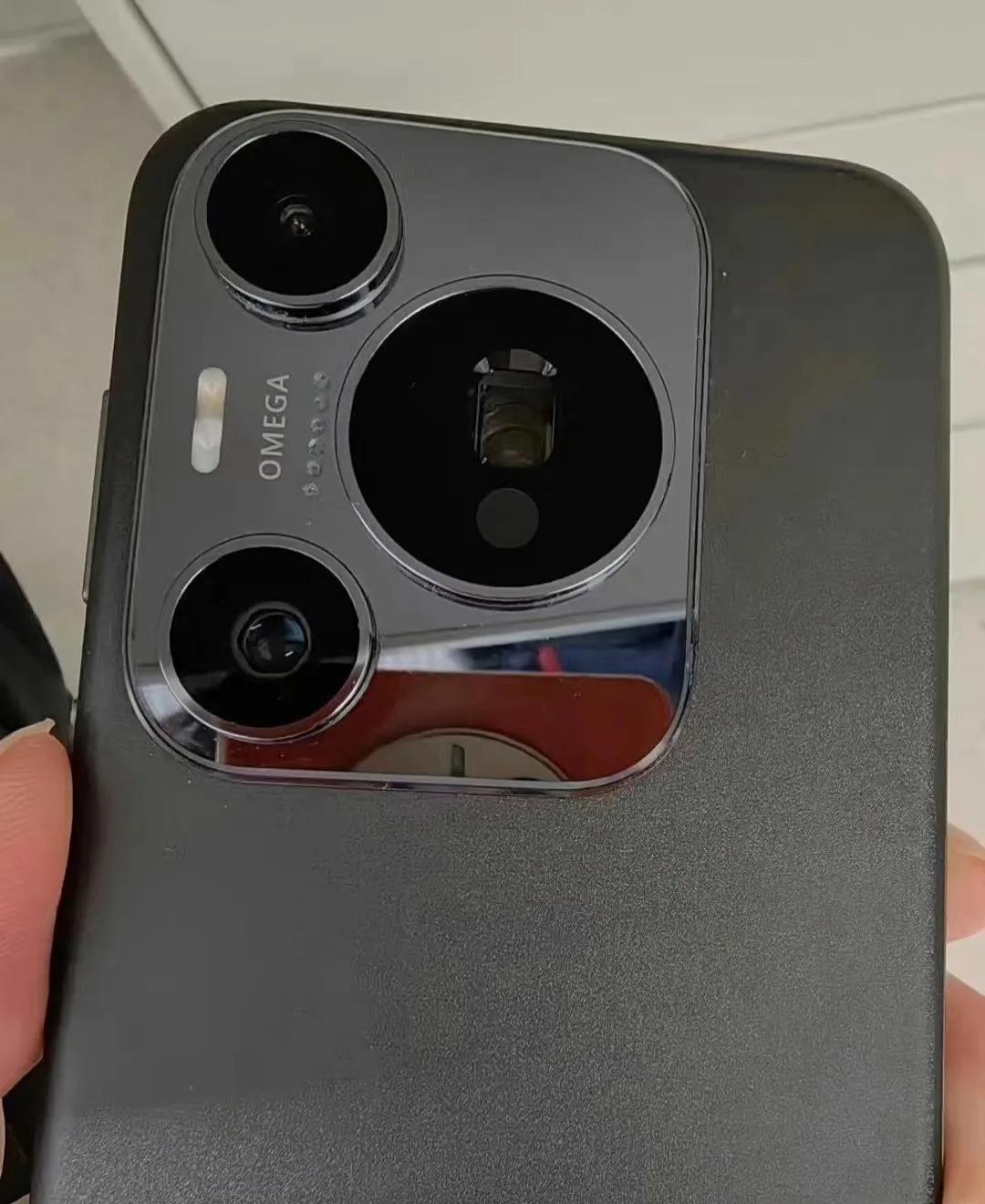 华为Pura70原型带有矩形摄像头岛，据说为了避嫌说像iPhone，最终改成了三