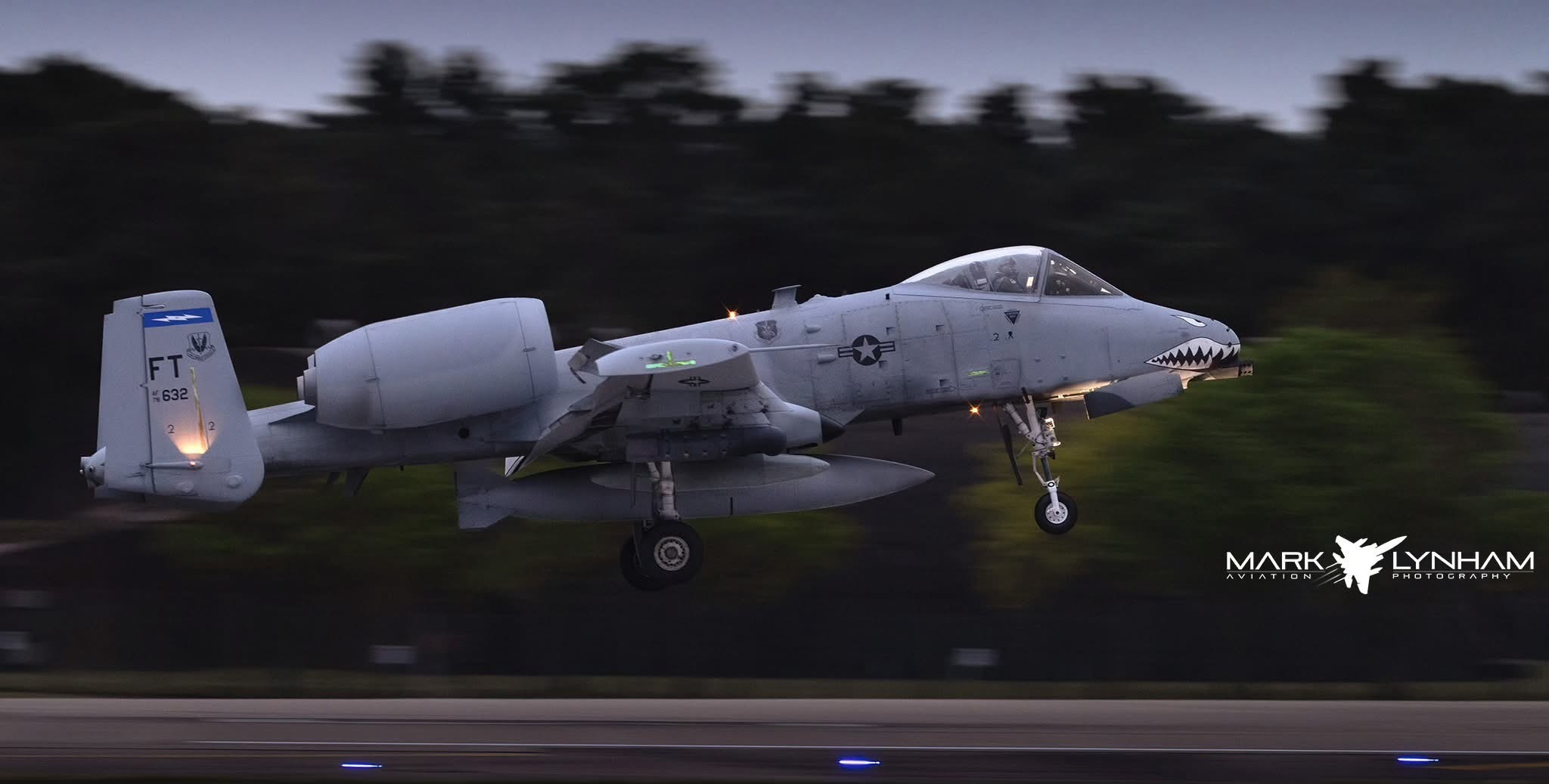 莱肯希斯基地（LN）上空的疣猪 美国空军第23“飞虎”联队第74“飞虎”战斗机中