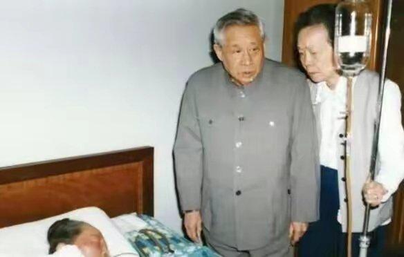 宋庆龄先生病重期间，一张罕见的留影，这张照片拍摄于1981年5月中下旬，地点在北