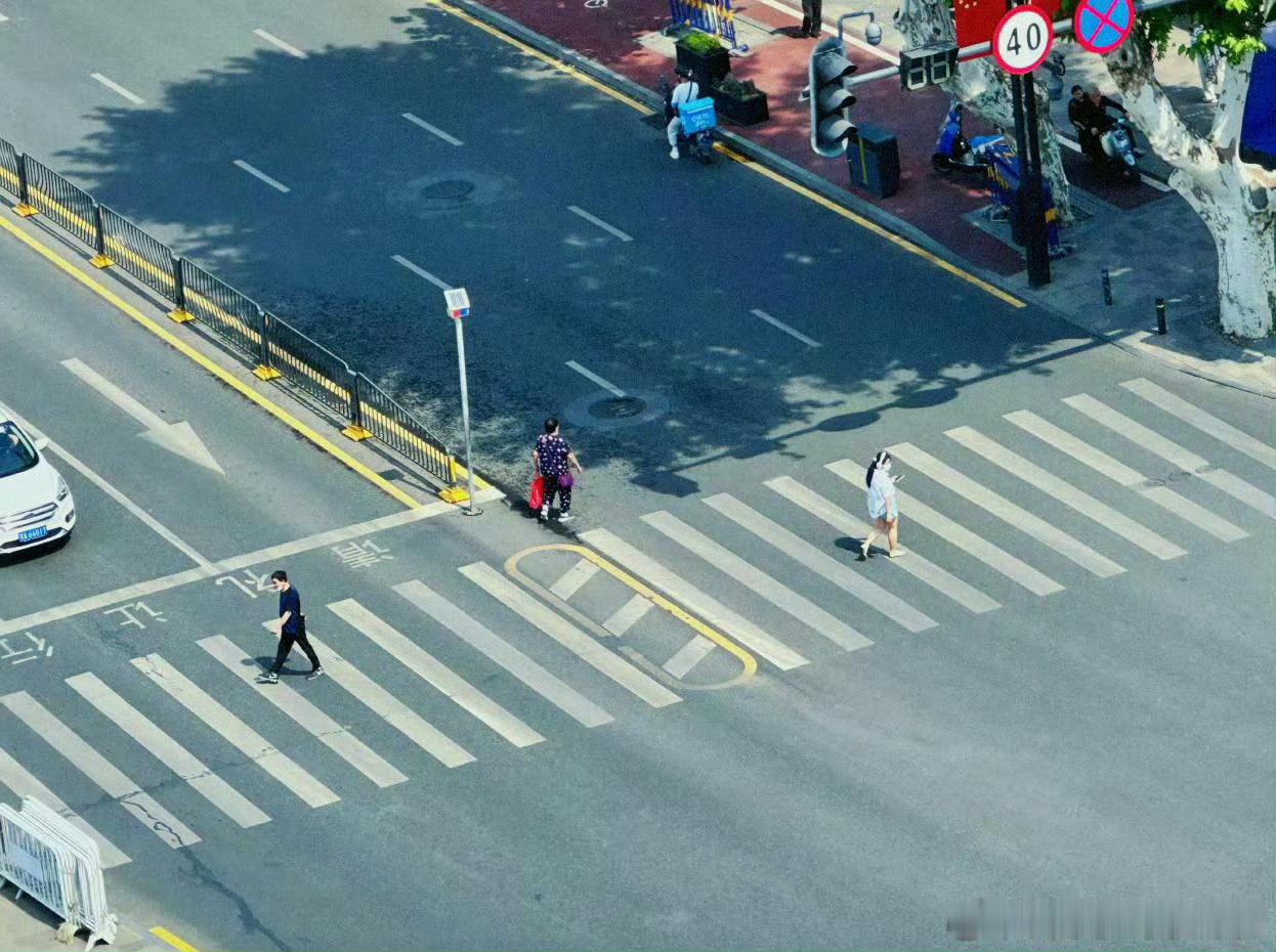 忙碌的一天开始了[加油]今天又是个拍摄日[嘻嘻] ​​​