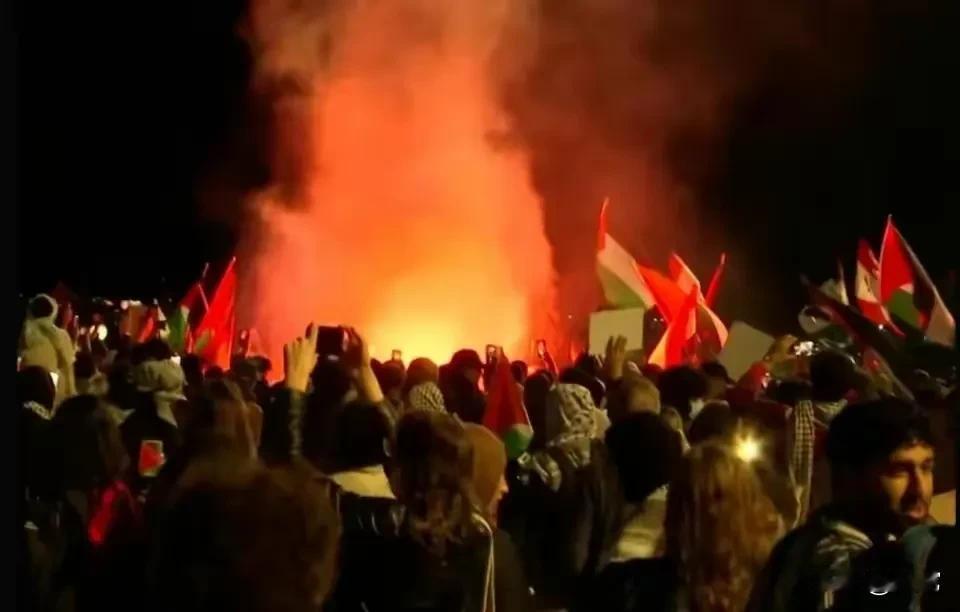 美国这次学生运动开始从反犹反种族灭绝上升到反贫富差距的新高度！正在向美国甚至西方