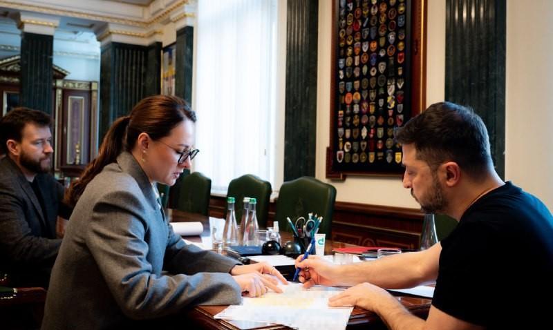 快讯！快讯！
 
乌克兰总统泽连斯基突然宣布了。
 
这回抛出的“冬季支持计划”