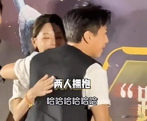 邓超辛芷蕾在《刺杀小说家2》首映礼上的互动，不仅展现了影帝影后的默契，更传递出对