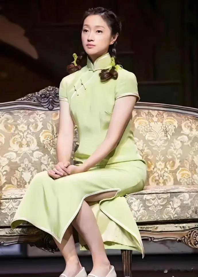 她是最干净的女演员，非常喜欢她！