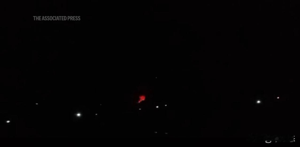 空袭袭击阿富汗首都喀布尔，数小时前阿富汗攻击巴基斯坦
 
阿富汗政府发言人扎比胡