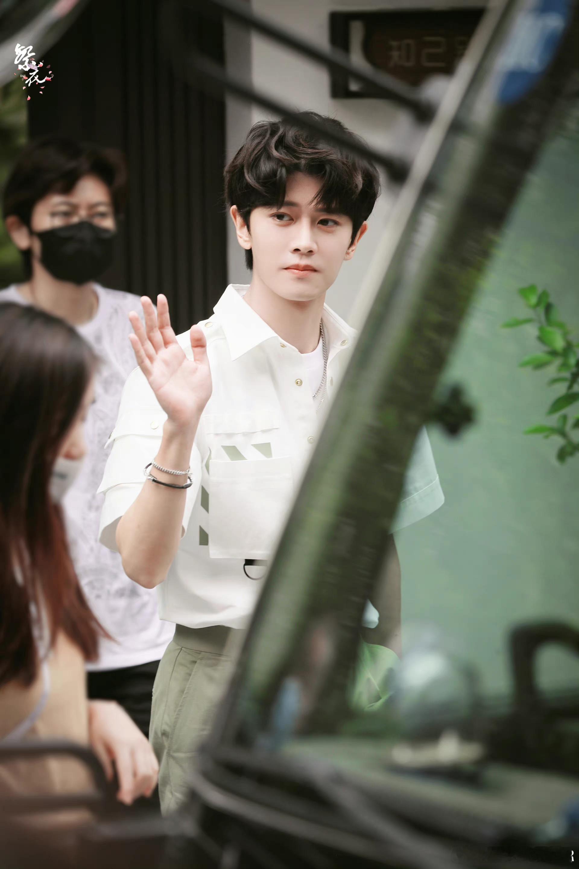 任嘉伦 我说你属于四季，雾霭深沉的轨迹，烟火人间的命里任嘉伦✨任苒时光
