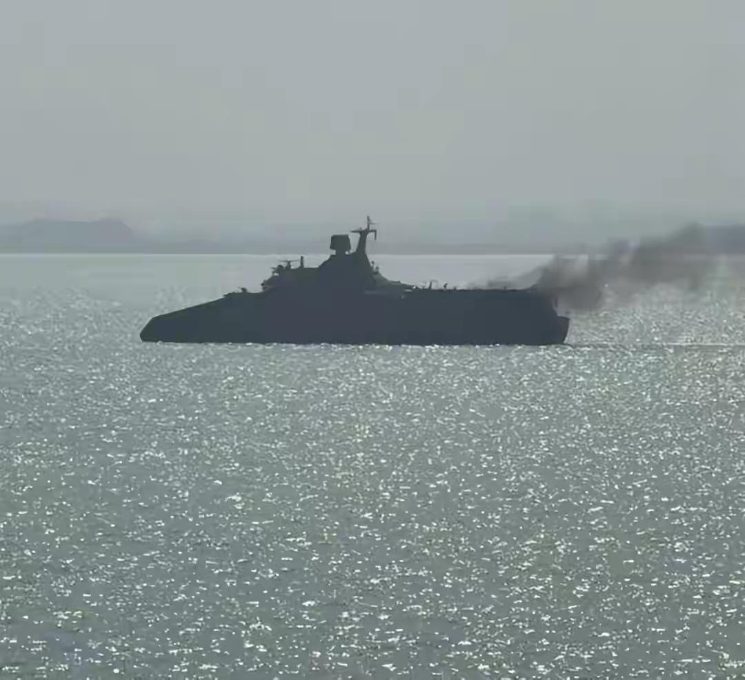 战斗至最后一刻！伊朗600吨小舰硬扛美军空袭，中弹后仍拼死还击
