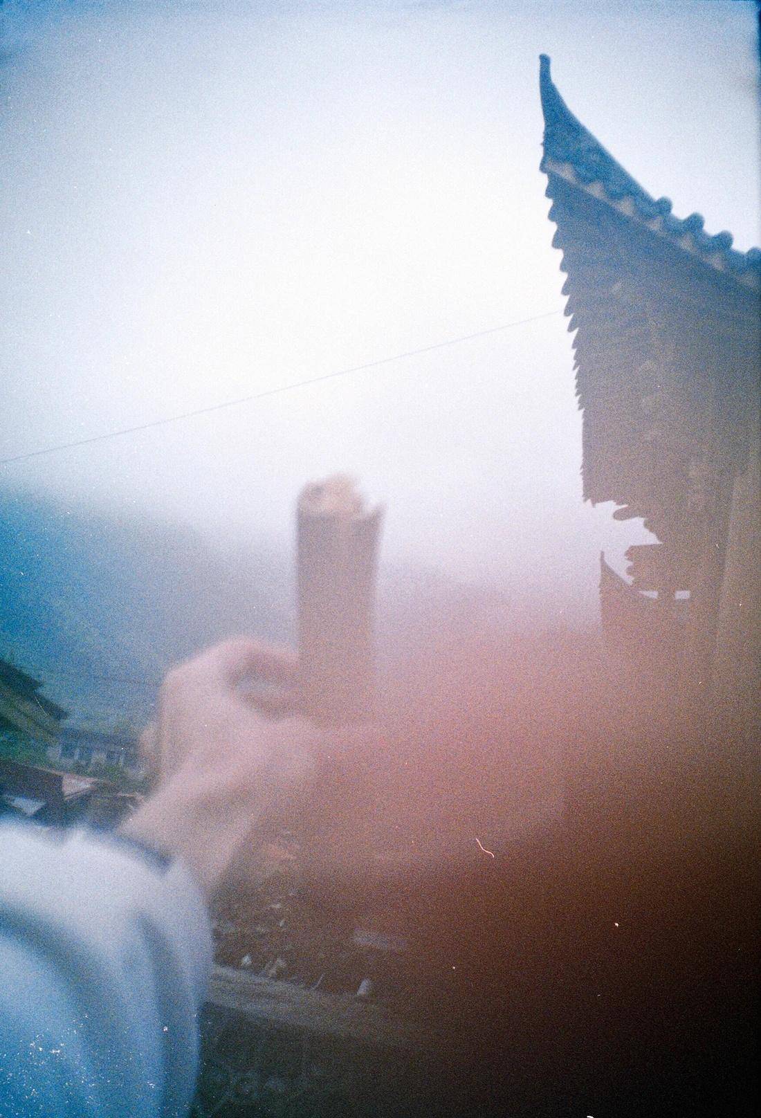 易烊千玺  抛开艺人的身份不谈，我们烊烊就是一个普通 念旧 想家的小男孩🥹易烊