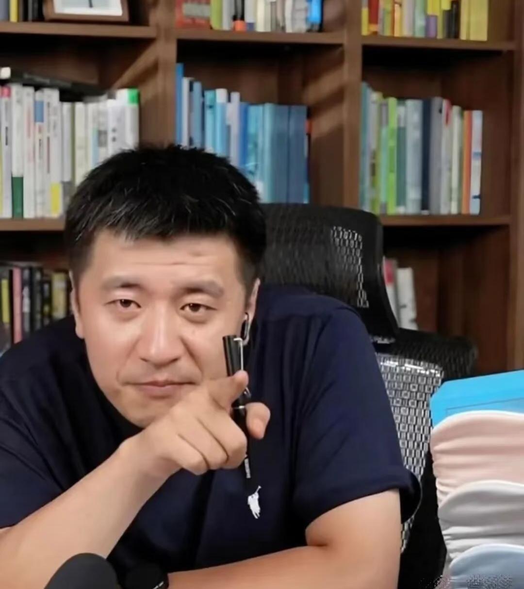 张雪峰的网传消息真假暂无定论，
但这事给所有壮年人敲了个实打实的警钟！
上有老下