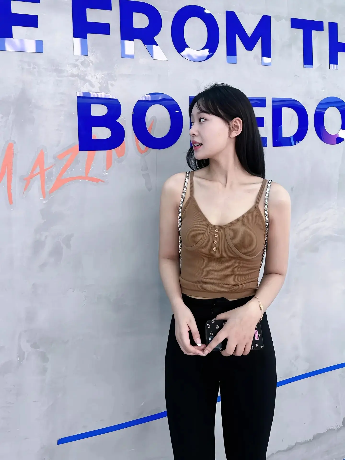 女孩子不需要浓妆艳抹，干干净净简简单单就很吸引人了