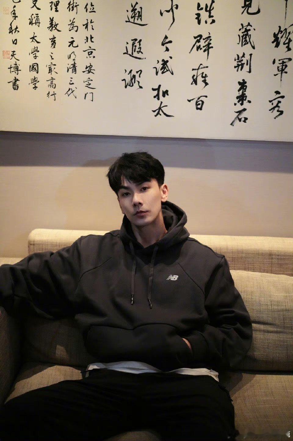 #曝戴向宇嫖娼##戴向宇[超话]#终于知道什么叫人红是非多了啊，戴向宇一看就是不