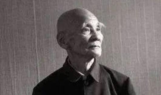 1946年，6000解放军被三万敌人包围，为了不泄露机密，旅长吴诚忠下令烧毁全部