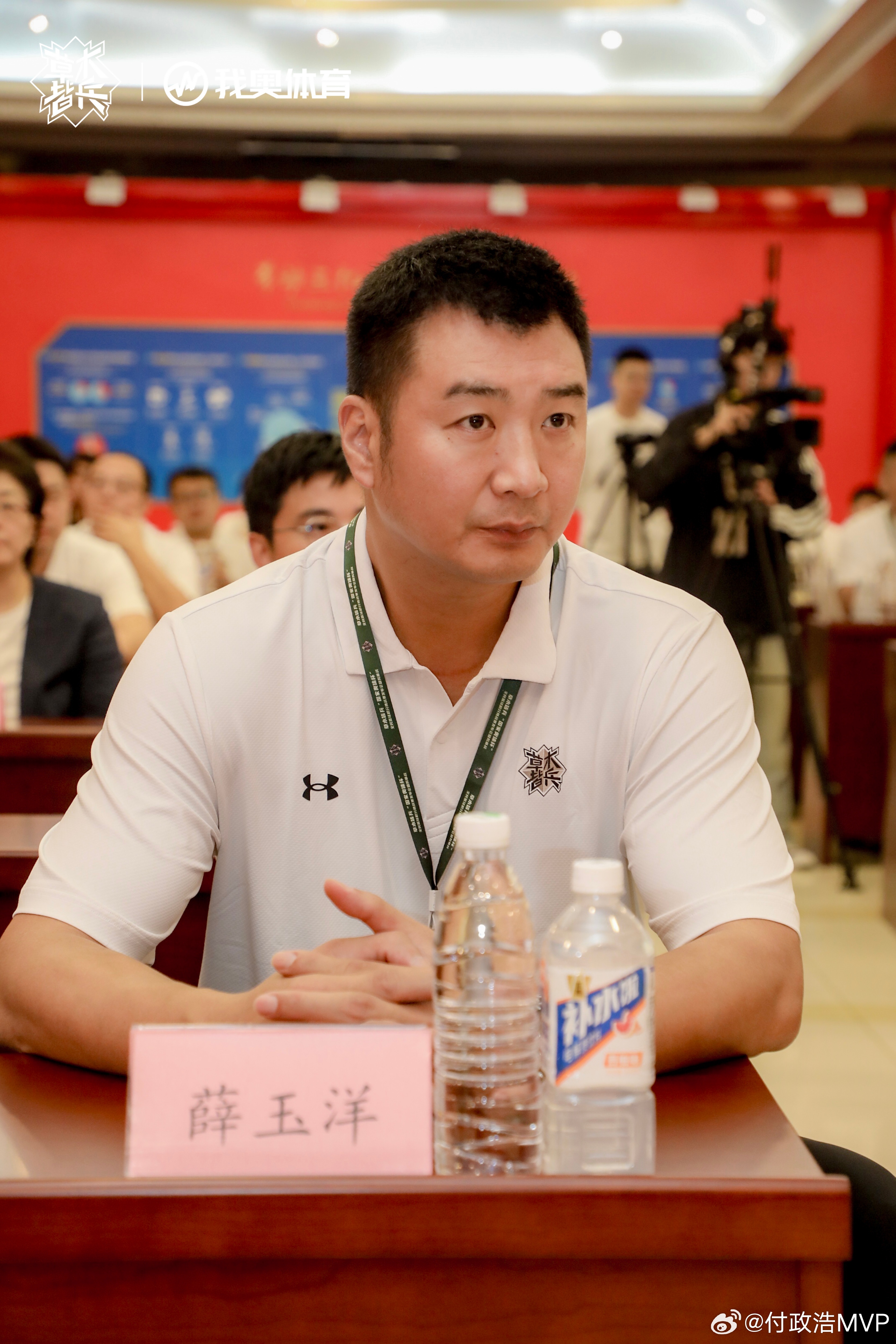 2003年NBA白金一代的成员今天在京出席草木皆兵 全国篮球积分挑战赛发布会。差