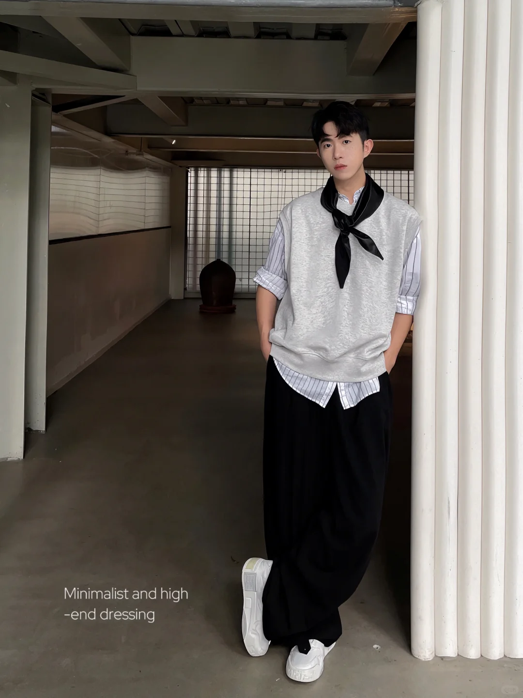 在层次叠穿中找到时髦的得体位置