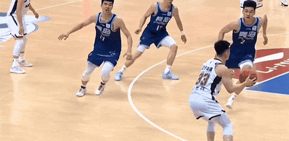 青岛今天主场迎战远道而来的辽宁，赛前双方分别排在第8和第9，彼此只差了1个胜场，